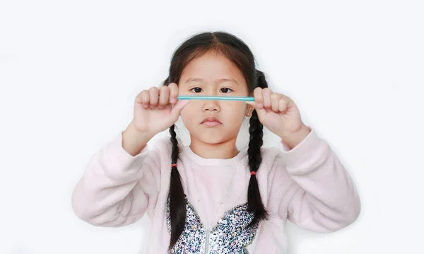 Dítě Dívka Lámání Plastové Dřevo Izolované Bílém Pozadí — Stock fotografie