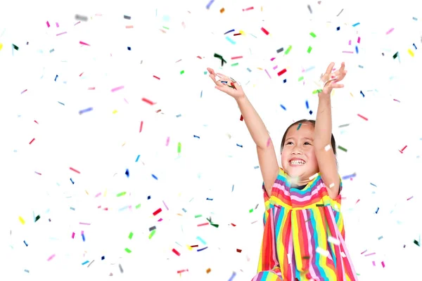 Šťastné dítě holčička s barevné konfety na bílém poz — Stock fotografie