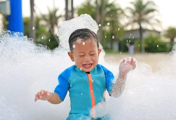 Feliz Divertido Poco Asiático Bebé Niño Traje Baño Divertirse Fiesta —  Fotos de Stock