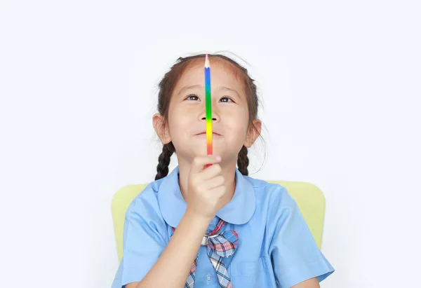 Souriant Asiatique Fille Uniforme Scolaire Tenir Regarder Crayon Couleur Dans — Photo