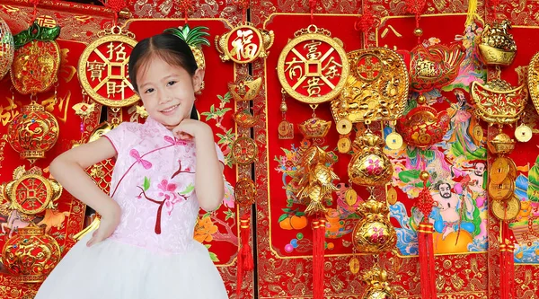Sorrindo Menina Criança Asiática Vestindo Rosa Tradicional Vestido Chinês Para — Fotografia de Stock