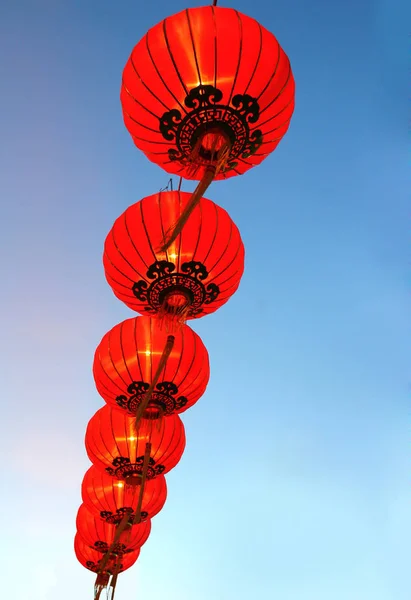 Chinesische Rote Laternen Auf Blauem Himmel Hintergrund — Stockfoto