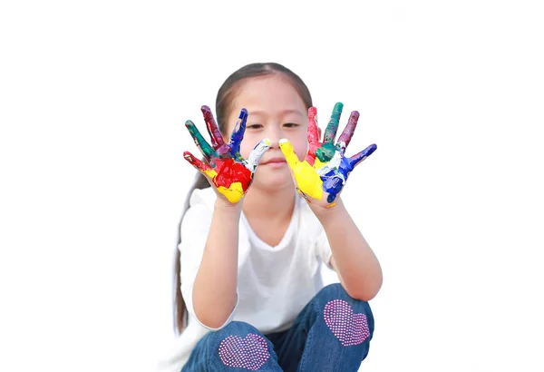 Kleines Mädchen Mit Bunten Händen Isoliert Auf Weißem Hintergrund Gemalt — Stockfoto