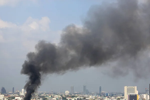 Poluição Com Fumaça Preta Flutuando Cidade Bangkok — Fotografia de Stock