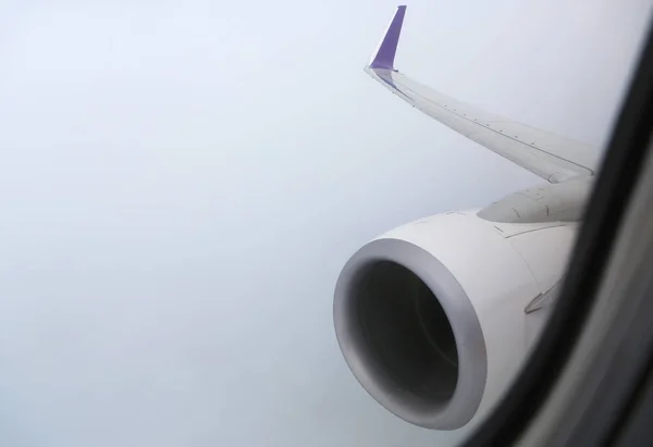 Vista Del Horizonte Las Nubes Blancas Desde Avión Mucha Niebla — Foto de Stock