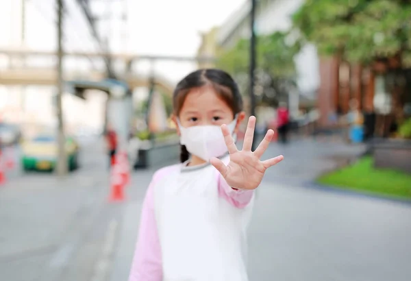 Covid Légszennyezés Megállítása Koncepció Ázsiai Kislány Maszkot Visel Hogy Megvédje — Stock Fotó
