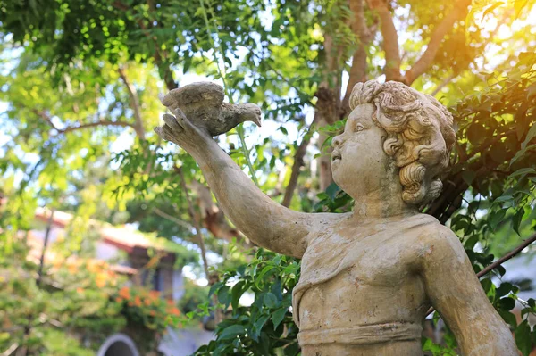 Großaufnahme Einer Alten Baby Statue Garten Zur Dekoration Europäischen Stil — Stockfoto