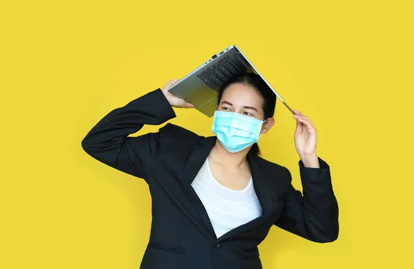 Azji Biznes Kobieta Nosić Medyczny Ekranowanie Maska Laptop Komputer Jej — Zdjęcie stockowe