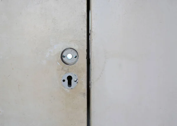 Porta Metal Partida Botão Chave Esperando Por Conserto — Fotografia de Stock