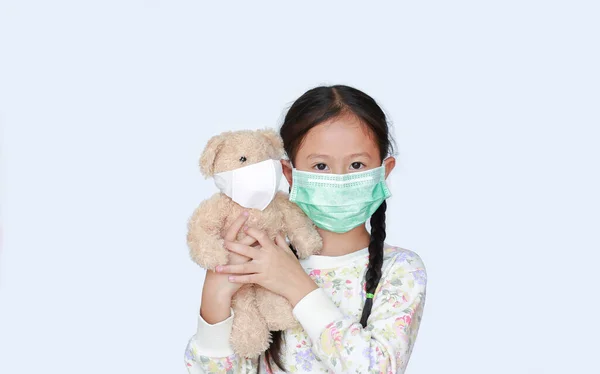 Портрет Азіатської Дівчинки Малятка Носить Плюшевого Ведмедя Носінням Медичної Захисної — стокове фото