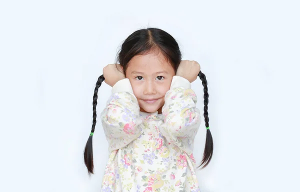 Αξιολάτρευτο Κοριτσάκι Από Την Ασία Που Κρατάει Κοτσίδα Λευκό Φόντο — Φωτογραφία Αρχείου