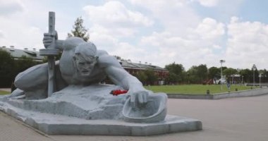 Brest, Belarus. Heykel Bileşimi Susuzluğu, Ana Anıt ve Anıt Süngüsü - Yazın Kahraman Kalesi 'nde Obelisk