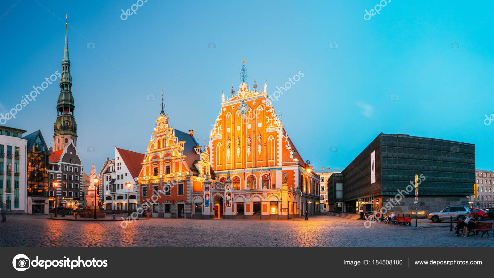 Riga Lettland. Malerischen Panoramablick auf Rathausplatz ...