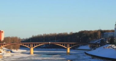 Vitebsk, Belarus. Kışın Kutsal Varsayım Katedrali, Ulusal Akademik Tiyatro Yakub Kolas 'tan sonra isimlendirildi