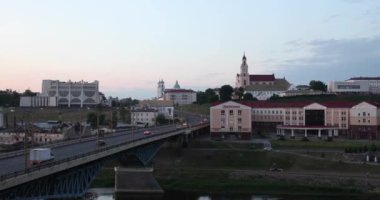 Grodno, Belarus. Neman Nehri Köprüsü, Grodno Bölgesel Tiyatrosu, St. Francis Xavier Katedrali ve Bernardine Manastırı