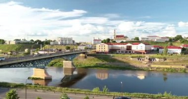 Grodno, Belarus. Neman Nehri Köprüsü, Grodno Bölgesel Tiyatrosu, St. Francis Xavier Katedrali ve Bernardine Manastırı