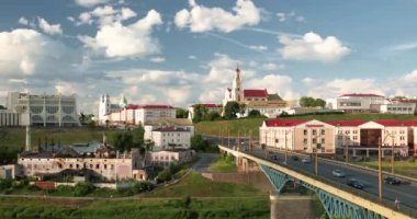 Grodno, Belarus. Neman Nehri Köprüsü, Grodno Bölgesel Tiyatrosu, St. Francis Xavier Katedrali ve Bernardine Manastırı