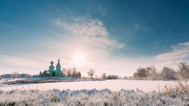 Köy Krupets, Dobrush Bölgesi, Gomel Bölgesi, Belarus. Kutsal Üçlemeci Kış Günü 'nün Eski Ortodoks Kilisesi' nin Zaman Hızlandırılmış Zaman Hızlandırması. Tarihsel Miras — Stok video