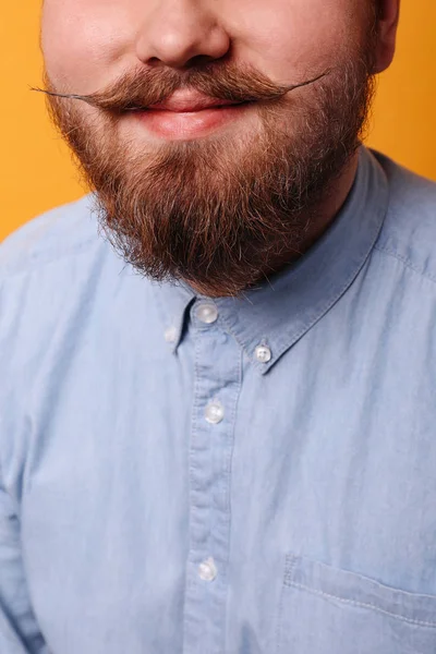 Retrato de um homem no estúdio — Fotografia de Stock