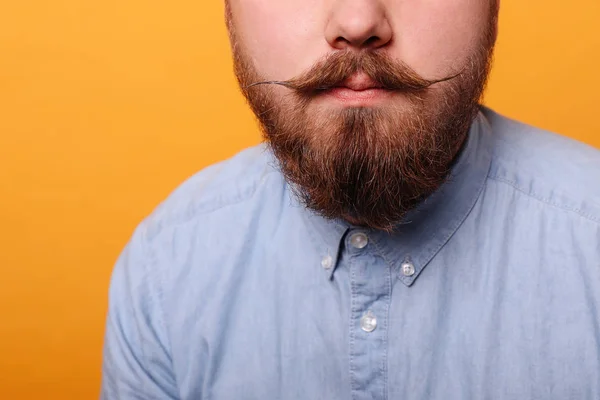 Homem close-up da boca com barba e bigode — Fotografia de Stock