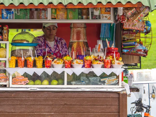 Fruits.  A woman selling fresh fruits from a stand on the street of Bogota — Stock Photo, Image
