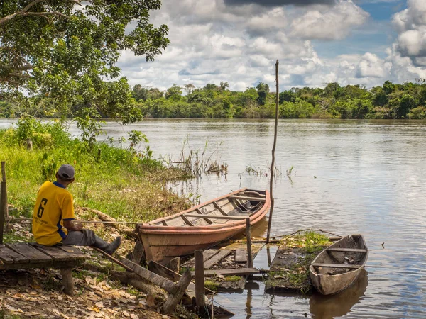 Traditional, indian  boats.  Traditional, indian  boats  on the bank of the river — Stock Photo, Image