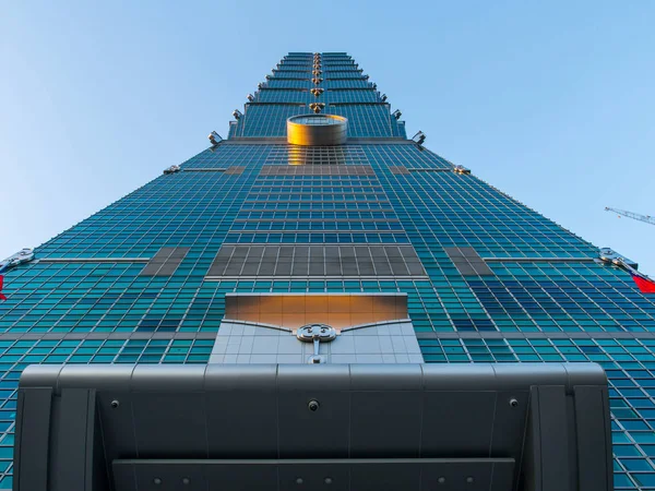 Taipei 101. Rascacielos superalto emblemático en el distrito de Xinyi . — Foto de Stock