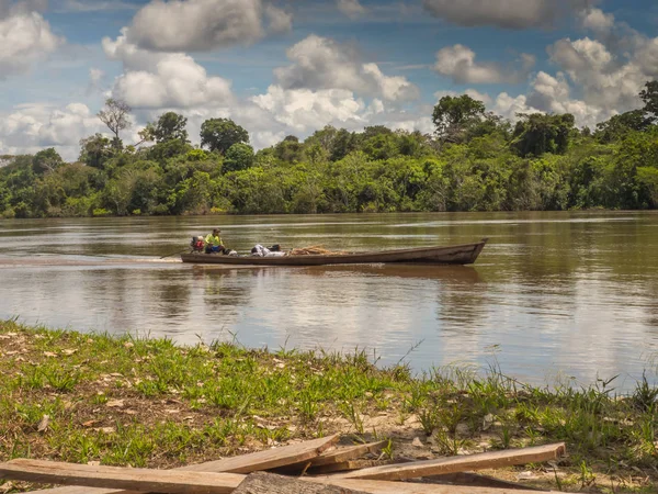 Río Amazonas Brasil Mayo 2016 Barco Pequeño Con Lugareños Río — Foto de Stock