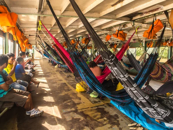 Amazonfloden Peru Maj 2016 Vackra Färgglada Hängmattor Båtens Last — Stockfoto