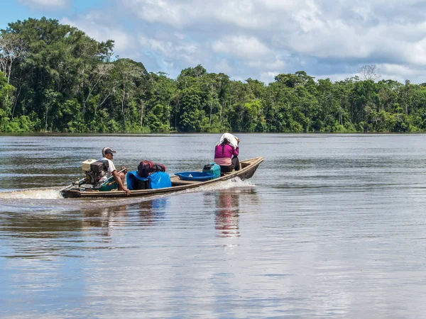 Amazonki Brazylii Maja 2016 Łódka Mieszkańcami Amazon River — Zdjęcie stockowe