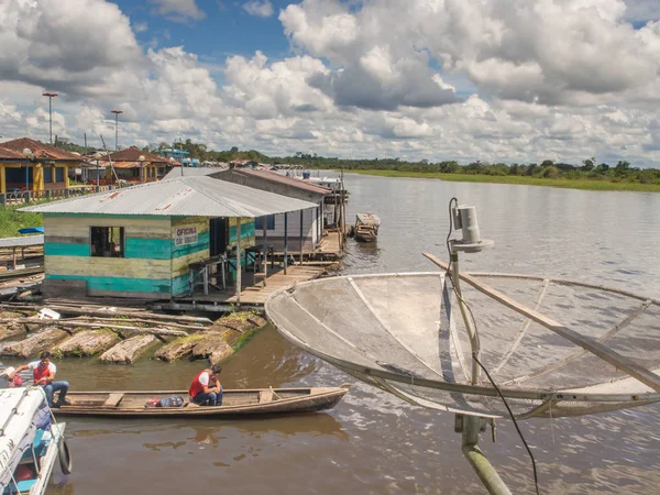 Floating houses on Amazon — Stock Photo, Image