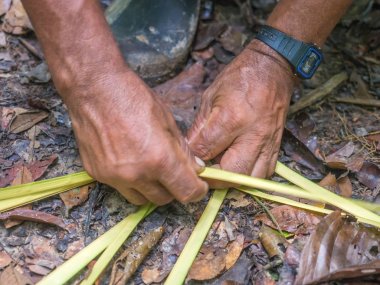 Palmiye yapraklarından kapak