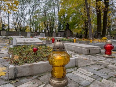 Varşova, Polonya - 31 Ekim 2016: Graves Rus inşaatçılar Sarayı Kültür ve bilim
