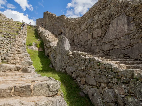 Machu Picchu, Peru - 22 Mayıs 2016: Antik Inca şehir duvar.