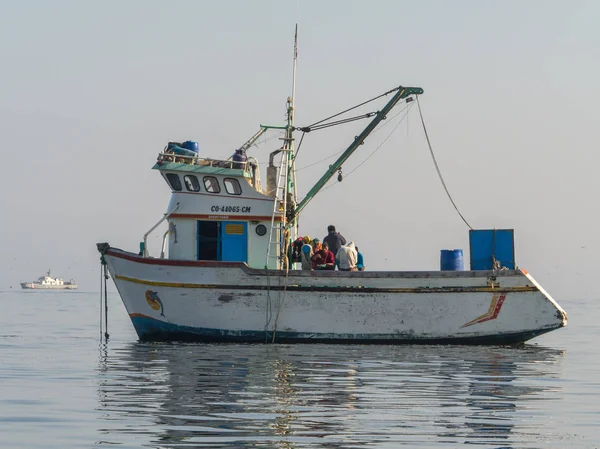 Paracas Peru 2016 Május Halászok Hazatérnek Csónak Kikötő Pisco — Stock Fotó