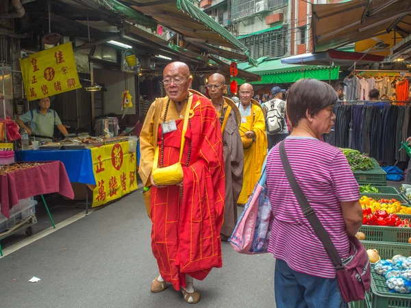 New Taipei City Taiwan October 2016 Buddhist Monks Praying Collecting — Stock Photo, Image