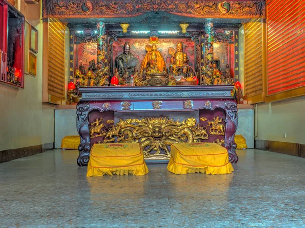 2016年10月04日 台湾典型寺庙的祭坛 — 图库照片