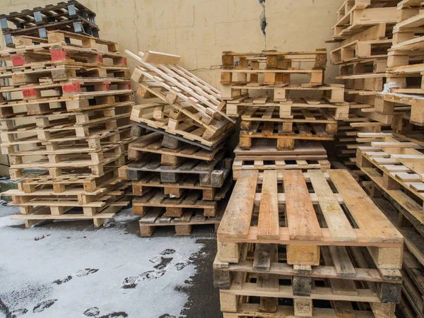 Europalets de madera —  Fotos de Stock