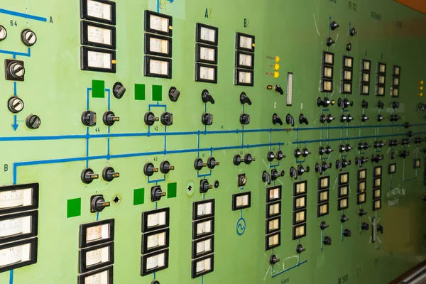 Painel de controle, parede de botões verdes — Fotografia de Stock