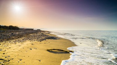 Nefret Adası, denizde günbatımı