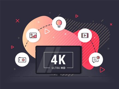 4k Ultra Hd video teknolojisiyle akıllı ev kontrollü televizyon. İnternet, ev eğlence sistemi teknolojisi. Sıvı arkaplanda öncü televizyon görüntüsü.