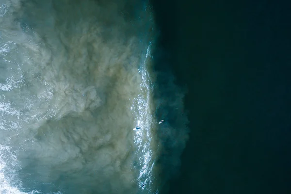 Surfer in ocean from above — Stock Photo, Image