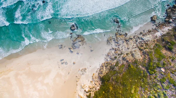 Sandy beach and wavy sea — Stock Photo, Image