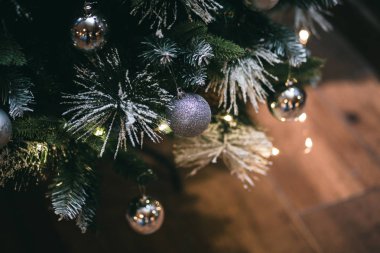 Parlak Noel ağacı süsleme, Noel ruhu