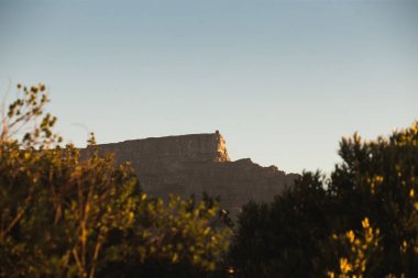 Mountain view adlı güneşli bir gün 