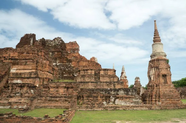 Kerek utazás Thaiföld 2017. július - Ayutthaya - Wat Maha hogy — Stock Fotó