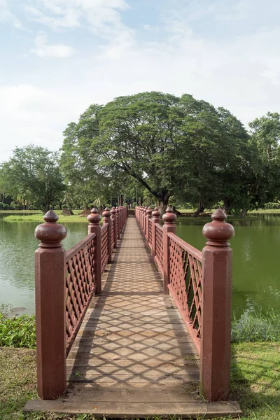 sukhothai tarihsel parkta köprü