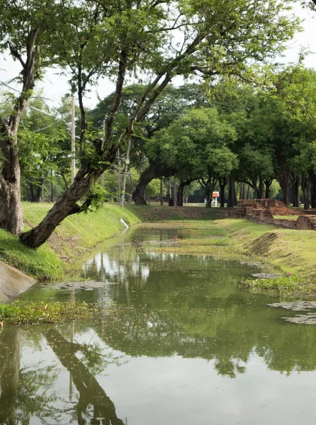 sukhothai tarihsel parkta Gölü