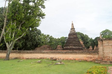 Sukhothai 'deki tarihi parkın kalıntıları.