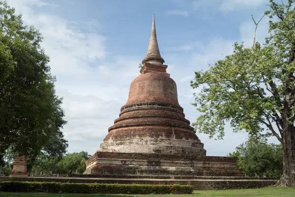 Sukhothai 'deki tarihi parkın kalıntıları.